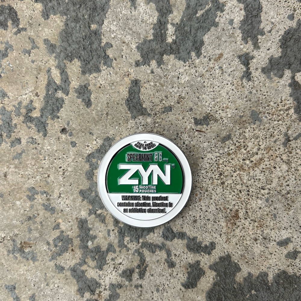 Zyn golf ball marker